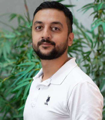 Portrait of Mark Barseghyan, Agent.